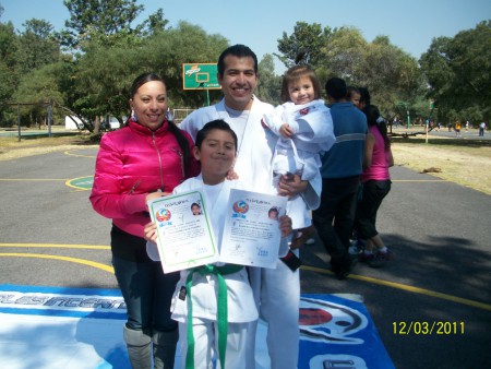 Joys 1er cinta baby blanca petit y Jofy cinta verde